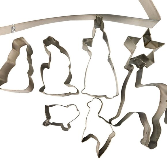 Fox Run Nativity Bake Set With Holiday-Themed Cookie Cutters & Recipes - Picture 10 of 11